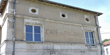 Façade remarquable : cafe des arcades - Saint-Mihiel