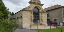 Architecture remarquable : fontaine de neptune et d'amphitrite - Lacroix-sur-Meuse