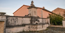 Architecture remarquable : fontaine de minerve - Lacroix-sur-Meuse