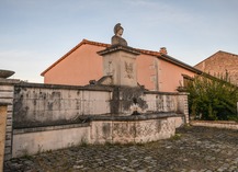 Architecture remarquable : fontaine de minerve - Lacroix-sur-Meuse