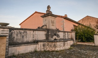 Architecture remarquable : fontaine de minerve - Lacroix-sur-Meuse