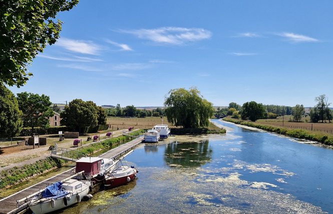 Aire de services et de stationnement 2 - Lacroix-sur-Meuse